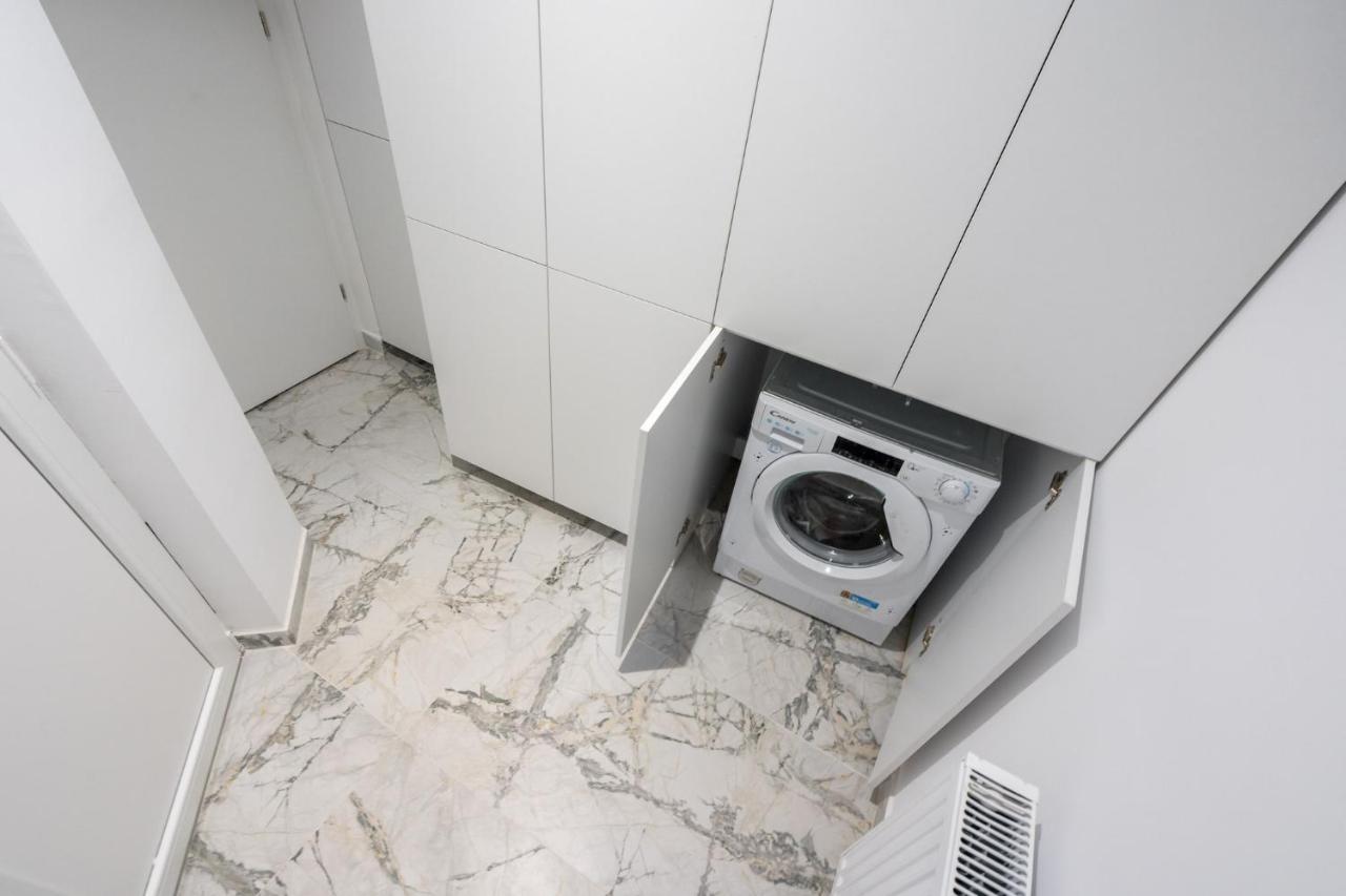 Crystal 3Bdr Apartment In Center Bucharest Exterior photo