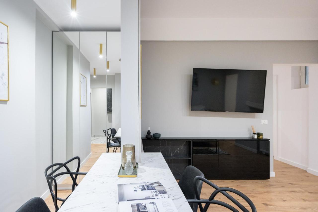Crystal 3Bdr Apartment In Center Bucharest Exterior photo