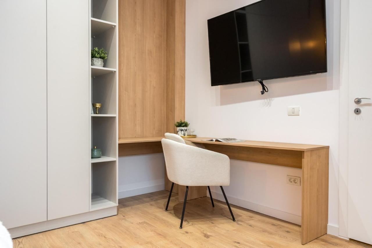 Crystal 3Bdr Apartment In Center Bucharest Exterior photo