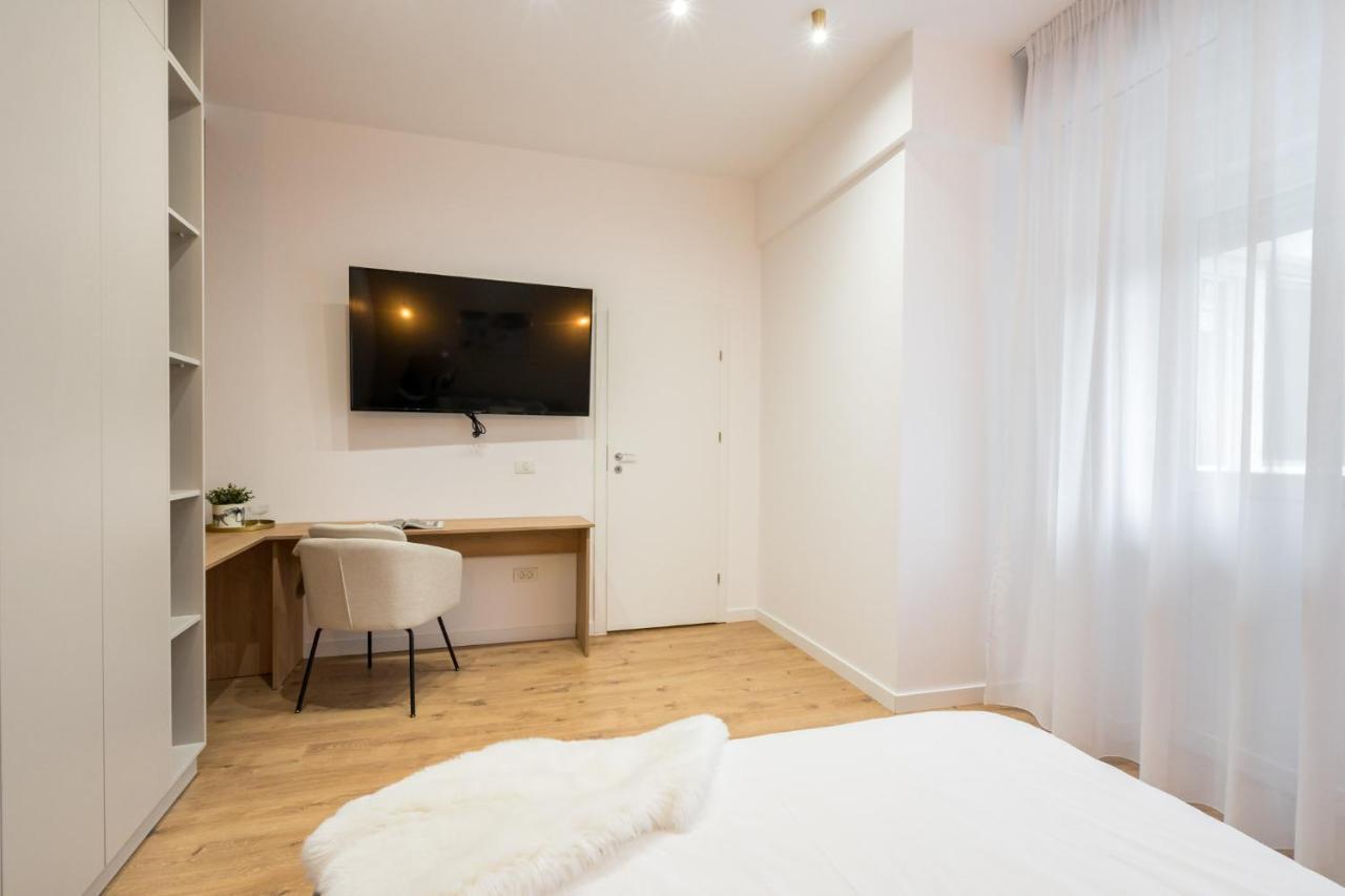 Crystal 3Bdr Apartment In Center Bucharest Exterior photo