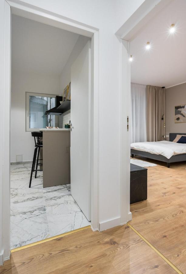 Crystal 3Bdr Apartment In Center Bucharest Exterior photo
