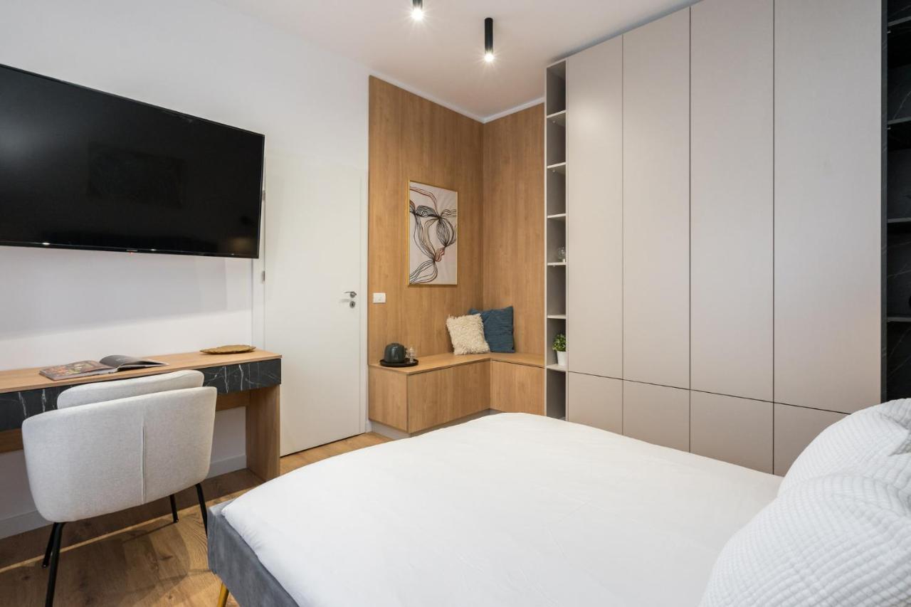 Crystal 3Bdr Apartment In Center Bucharest Exterior photo