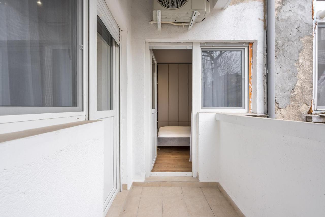 Crystal 3Bdr Apartment In Center Bucharest Exterior photo
